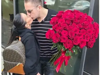 Скандал! Мара изненада Теодор с огромен букет за РД!