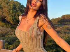 Шокираща украинка провокира Варна с голи изяви!