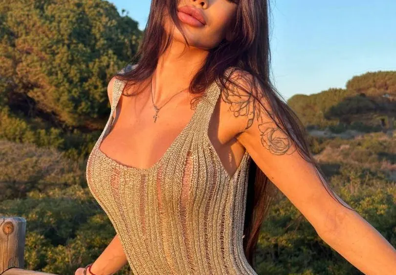 Шокираща украинка провокира Варна с голи изяви!