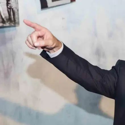 Влади Въргала  дължи 15 бона за парно