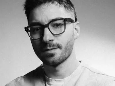 ЗАЩИТИЛ МОМИЧЕ: Локали преследват Крис Захариев в мола! Бях обиждан (нормално) и плют (буквално)