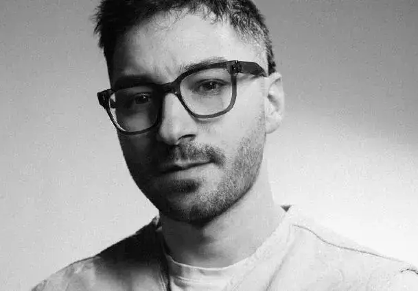 ЗАЩИТИЛ МОМИЧЕ: Локали преследват Крис Захариев в мола! Бях обиждан (нормално) и плют (буквално)