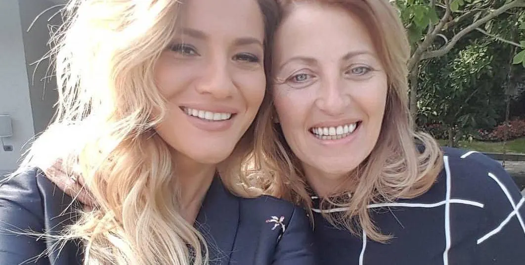 Зейнеб празнува юбилей на майка си