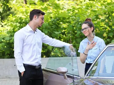 Скандално ново гадже на звездата от 'Татковци' шокира феновете!