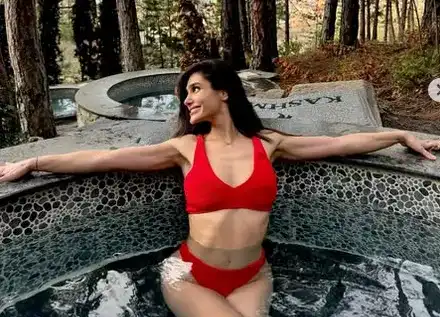 Алекс Гърдева  извая тяло за Дубай