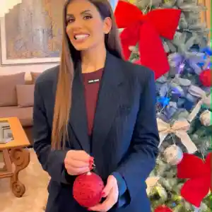 Анелия крие бели мечки под елхата