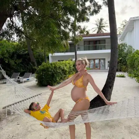 Антония Петрова в гората на орхидеите за Коледа