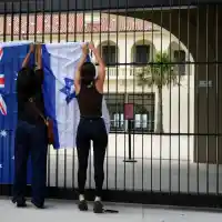 Ужас на плажа Бонди: Австралия в шок след трагедията!