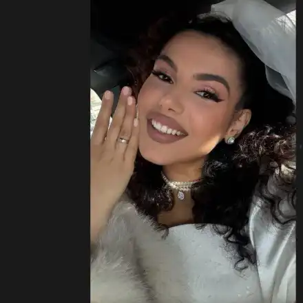 Близначката Алекс вдигна сватба! Фото с младоженеца