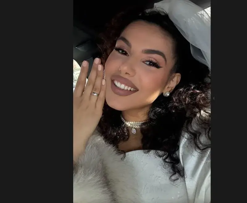 Близначката Алекс вдигна сватба! Фото с младоженеца