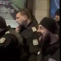 Шок! Полицай пръска протестиращи и остава безнаказан!