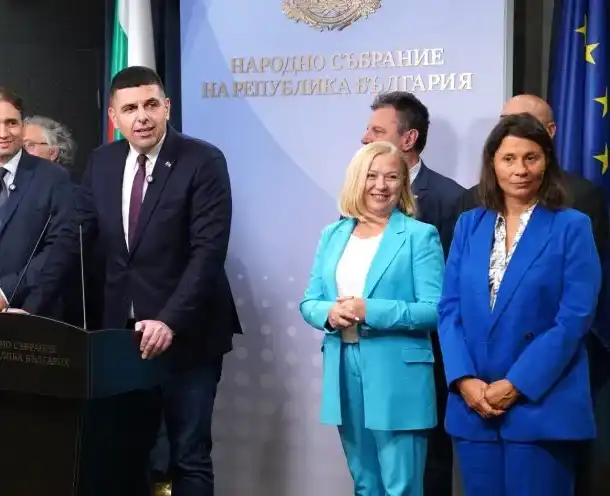 Шокираща новина: Всички заплати замръзват до 2026 г.!