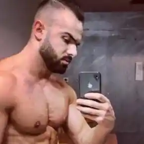 Ричи Тъпото и Жасмин: Скандалната връзка, която шокира София!