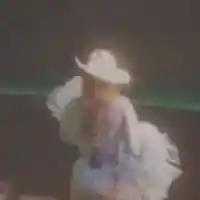 Емилия в секси каубойски костюм: Скандалът е на лице!