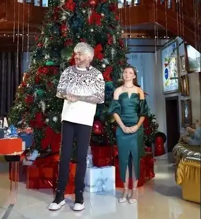 Филип Киркоров шокира с елха от битака! Какво крие зад украсата?