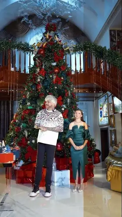 Филип Киркоров шокира с елха от битака! Какво крие зад украсата?