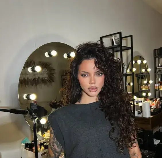 Шок! Валерия Дакова от "Ергенът 2" се сгоди?!