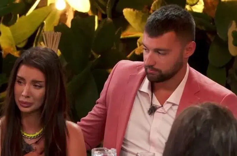 Играта загрубя! „Скромният“ Калоян се оказа гадже не на Кристина, а на излъгана ергенка (Фото)