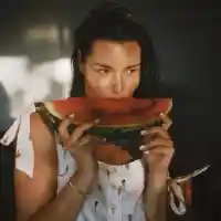 Шок! Лора Капустина избира сексуална робия пред майчинството!