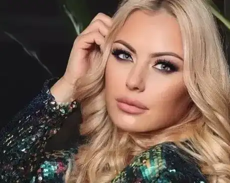 Камелия избухна: Машата за къдрене я остави без думи!