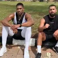 Кои са приятелите, които Антъни Джошуа загуби в тежката катастрофа?