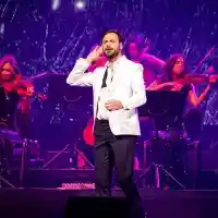 Коя е баба Юлия, която стана звезда на мегаконцерта на Хаузер в София и каква е връзката й с Лили Иванова (СНИМКИ)