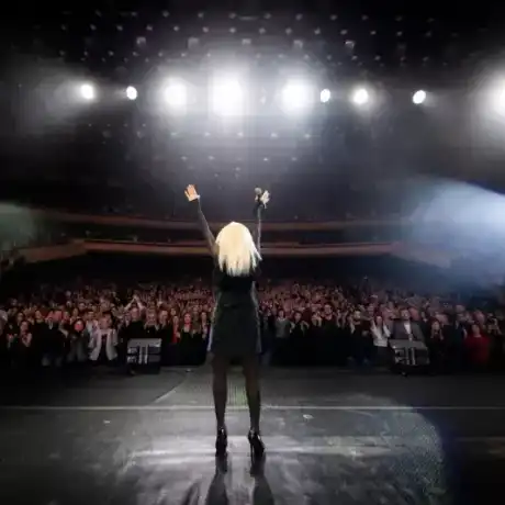 Лили пее на висок ток в НДК