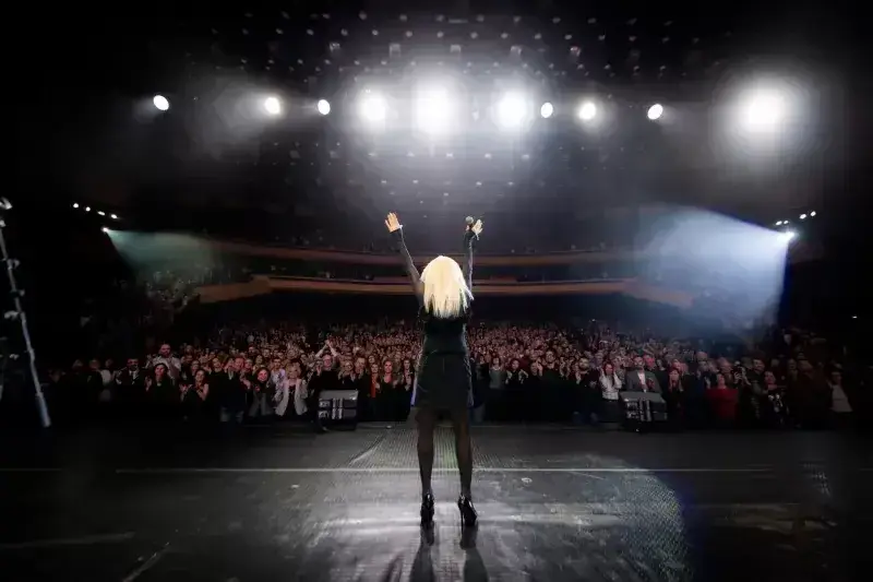 Лили пее на висок ток в НДК