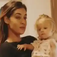 Шокиращо! Мари Константин храни дъщеричката си със сланина!