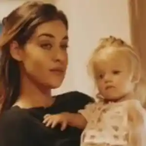 Шокиращо! Мари Константин храни дъщеричката си със сланина!