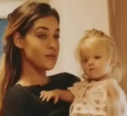 Шокиращо! Мари Константин храни дъщеричката си със сланина!