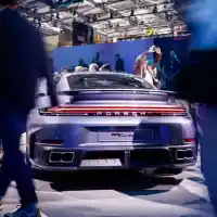 Шок в Русия: Стотици Porsche-та спират да работят!