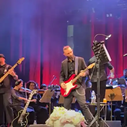 Скандал: Лили Иванова раздава билети за концерти без пари!