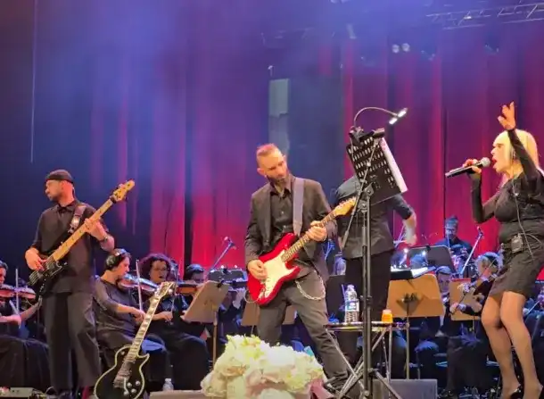 Скандал: Лили Иванова раздава билети за концерти без пари!