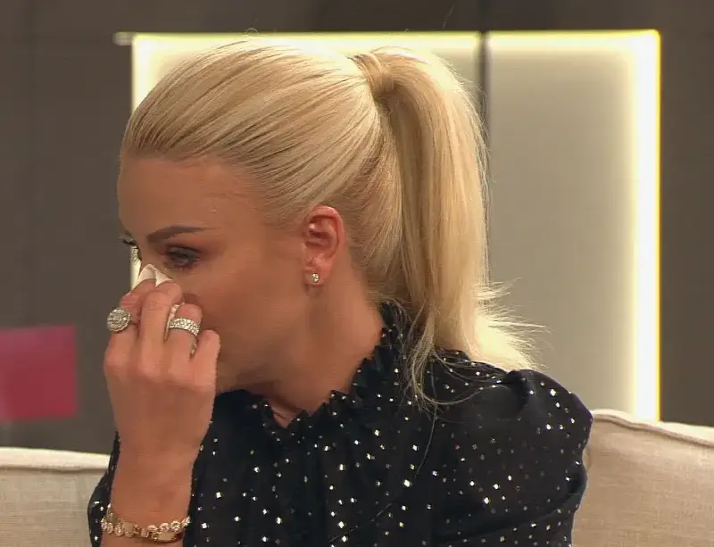 Шок! Александър Зиковски забрави Светлана с нов телефон!