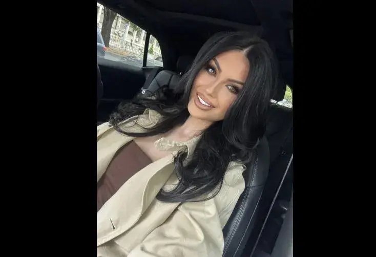 Скандал! Мистериозното гадже на Мис България я обсипа с 30 бона бижута!