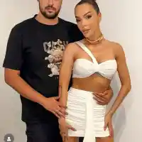 Шокираща тайна: Венелин обира мъже с рокля и токчета в София!