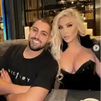 Шокираща тайна: Венелин обира мъже с рокля и токчета в София!