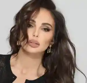 Николета изкушава в бяло (Снимки)