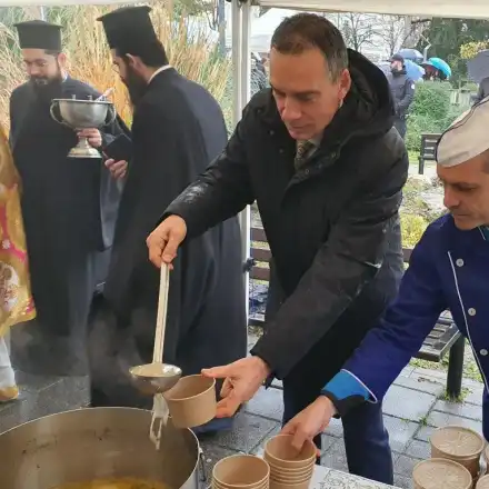 Никулден с традиции и празничен дух в страната (снимки)