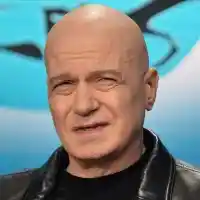 Отказва ли се от политиката? Слави се завръща в телевизията като водещ!