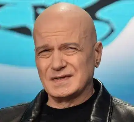 Отказва ли се от политиката? Слави се завръща в телевизията като водещ!