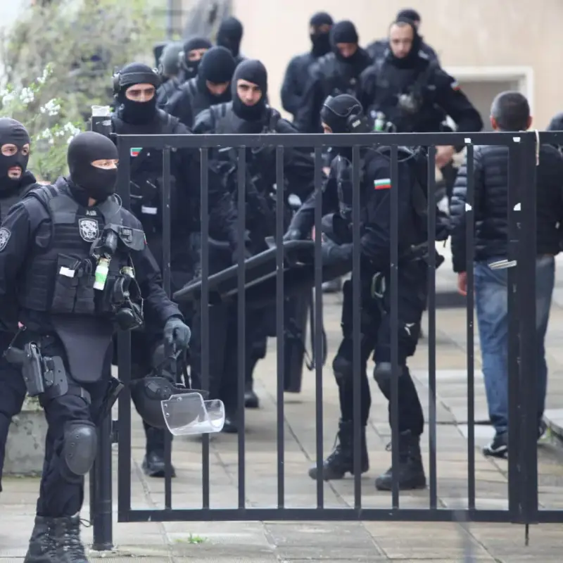 Скандал в Люлин: Полицията разкрива схеми с хулигани!