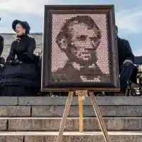 Погребаха американското пени (снимки)