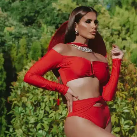 Анелия шокира с нова услуга: Поръчай звезда с натискане на бутон!