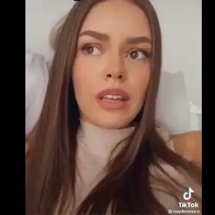 Пълна разпоретина! Виктория Капитонова: Да върви по дяволите всичко, което не е за пари! (Заклещена между мъжки атрибути, обикаля цял свят – СРАМНИ СНИМКИ)