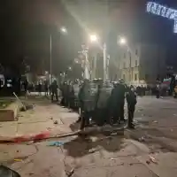 Скандал на протест: Бомбички и сблъсъци пред ДПС в София!