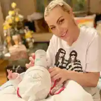 Шок! Камелия плати 360 000 лв. за деца, но ги гледат филипинки!