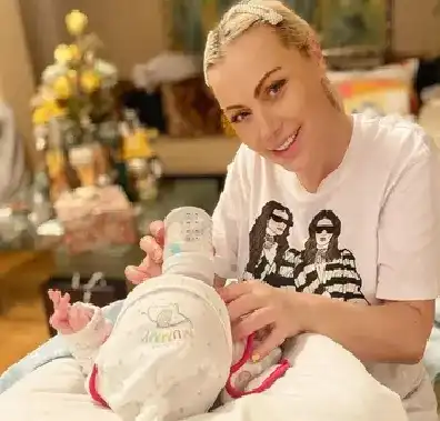 Шок! Камелия плати 360 000 лв. за деца, но ги гледат филипинки!