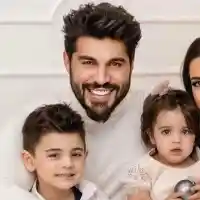 Шок! Синът на Фики вече говори на китайски!